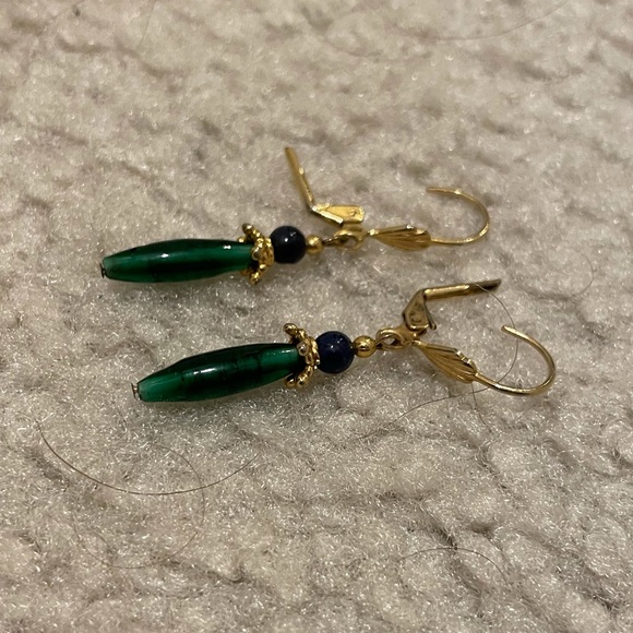 Green & gold dangly earrings - Picture 2 of 4